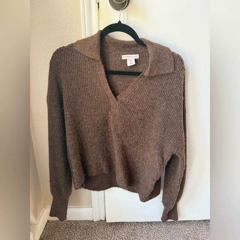 Women's V-Neck Sweater in Rich Brown
